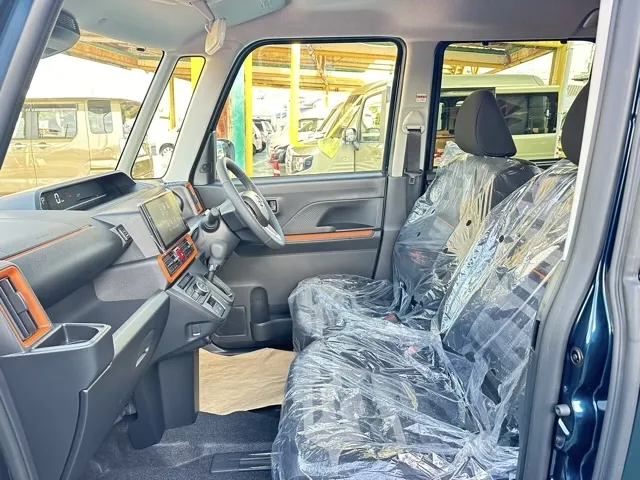 タント(ダイハツ)ファンクロスターボ 9インチDオーディオ届出済未使用車 3