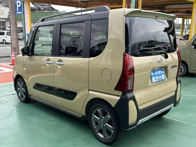 タント(ダイハツ)ファンクロスターボ 9インチDオーディオ届出済未使用車 2