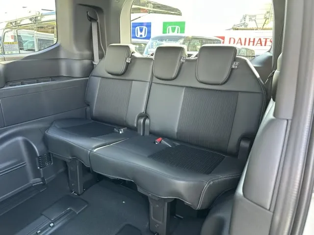 ステップワゴン(ホンダ)スパーダ 7人新車見本展示無 5