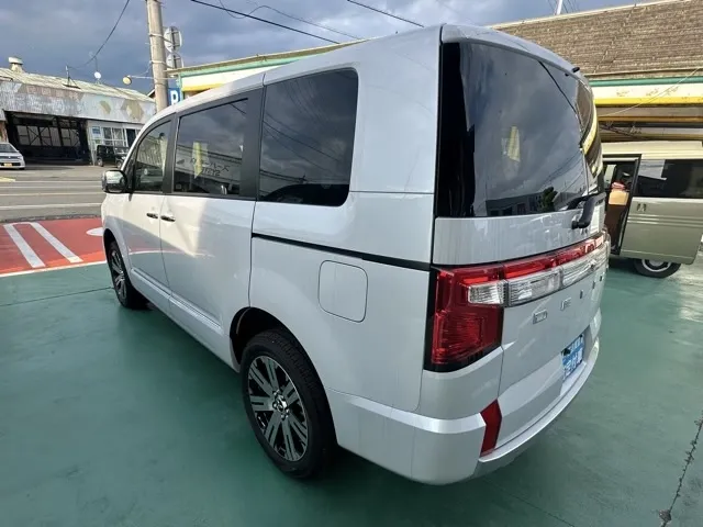 デリカD:5(三菱)Ｐ 7人 ナビ取付PKGⅡ+後席モニター取付PKG オートステップ付新車見本展示有 2