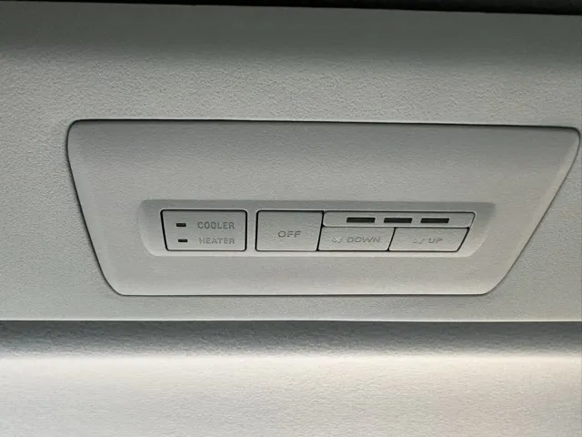 デリカD:5(三菱)Ｐ 7人 ナビ取付PKGⅡ+後席モニター取付PKG オートステップ付新車見本展示有 8