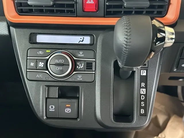 タント(ダイハツ)ファンクロスターボ 9インチDオーディオ届出済未使用車 24