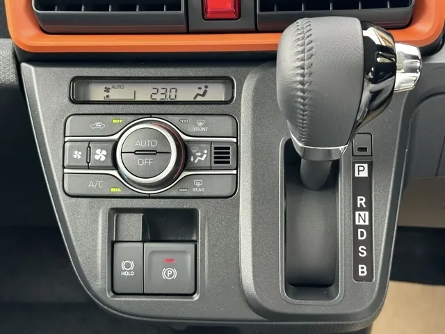 タント(ダイハツ)ファンクロスターボ 9インチDオーディオ届出済未使用車 19