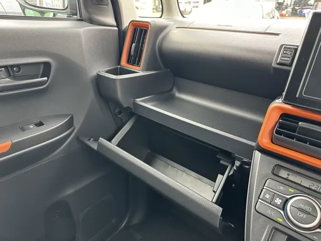 タント(ダイハツ)ファンクロスターボ 9インチDオーディオ届出済未使用車 21