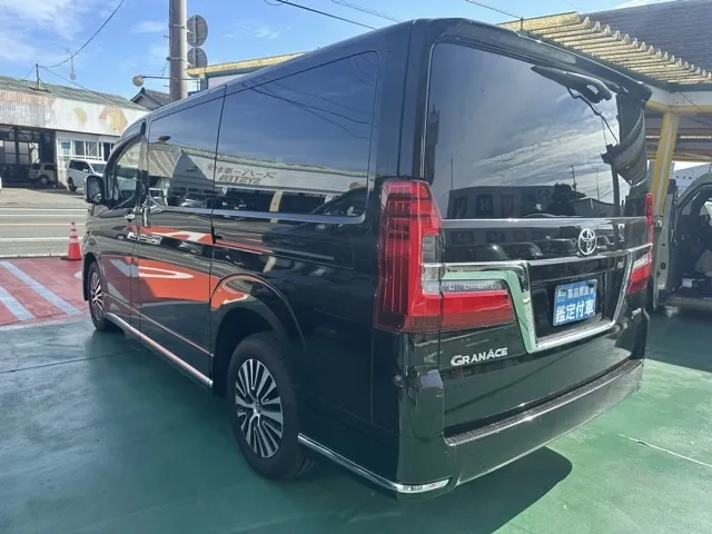 グランエース(トヨタ)プレミアム 6人中古車 2