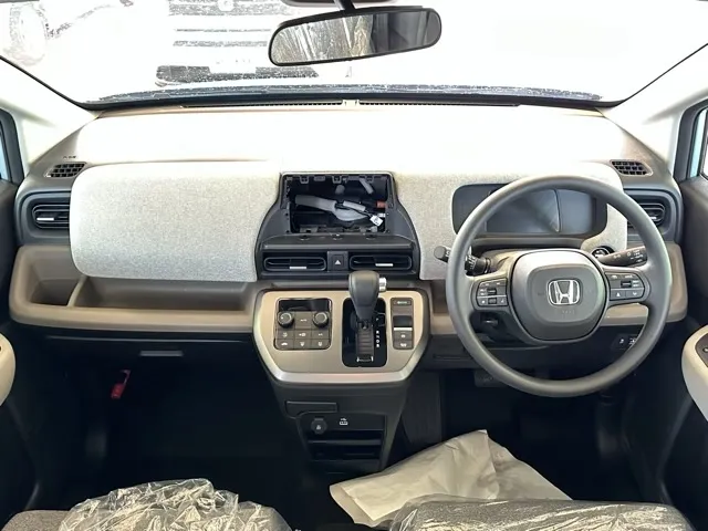 フリード(ホンダ)e：HEV エアー新車見本展示有 5