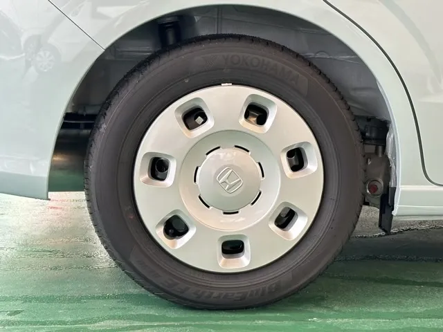 フリード(ホンダ)e：HEV エアー登録済未使用車 12