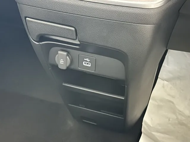 フリード(ホンダ)e：HEV エアー登録済未使用車 17