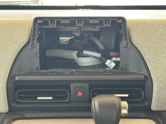 フリード(ホンダ)e：HEV エアー登録済未使用車 21