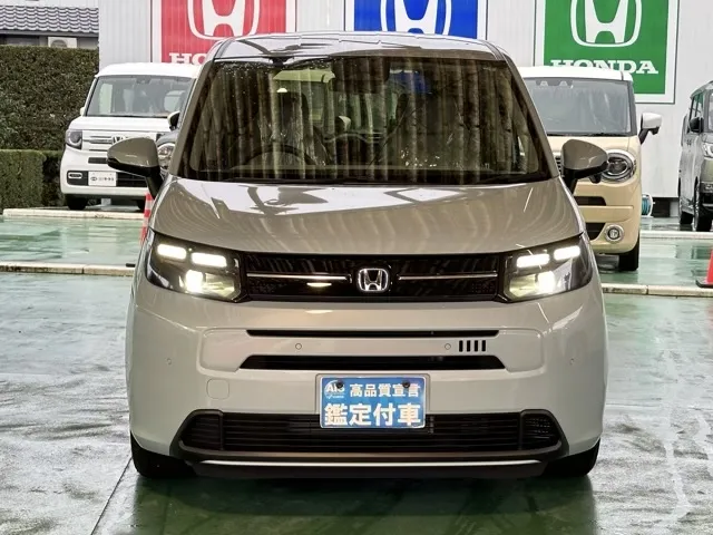 フリード(ホンダ)e：HEV エアー登録済未使用車 24