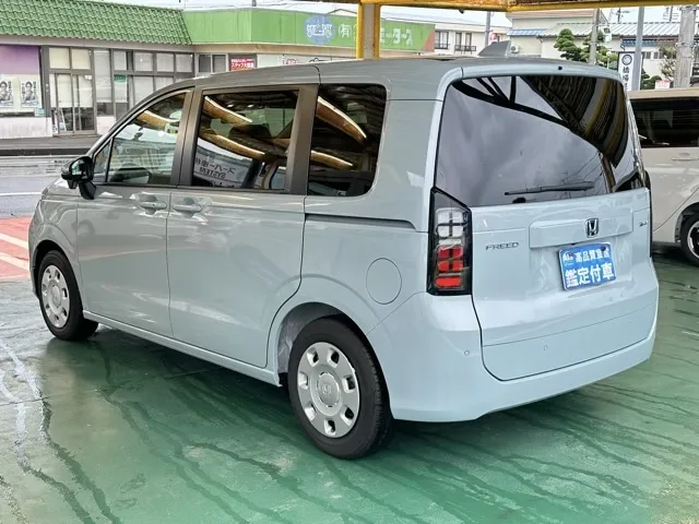 フリード(ホンダ)e：HEV エアー登録済未使用車 2