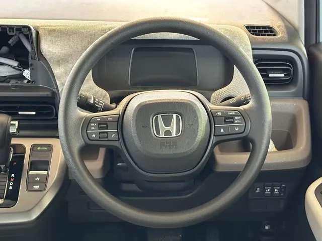 フリード(ホンダ)e：HEV エアー登録済未使用車 6