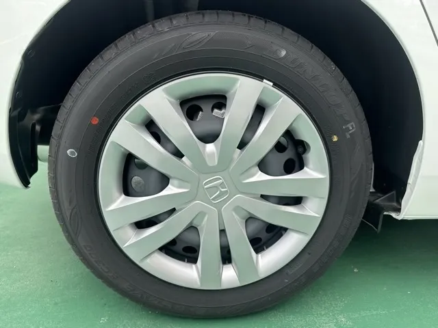 フィット(ホンダ)e：HEV ホーム登録済未使用車 10
