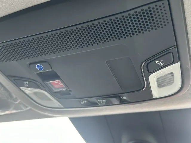 フィット(ホンダ)e：HEV ホーム登録済未使用車 19
