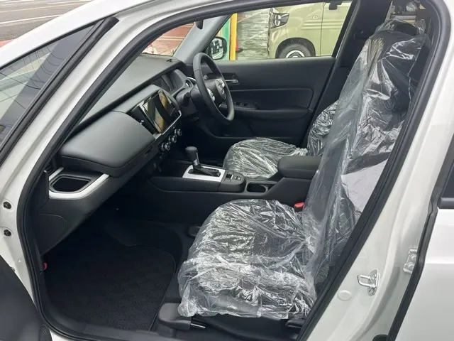 フィット(ホンダ)e：HEV ホーム登録済未使用車 3