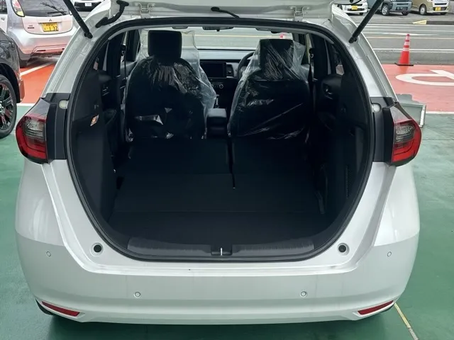 フィット(ホンダ)e：HEV ホーム登録済未使用車 7
