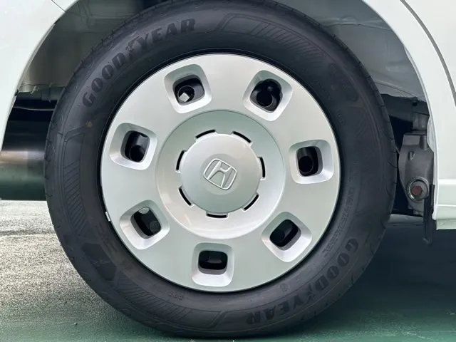 フリード(ホンダ)エアー新車見本展示有 13