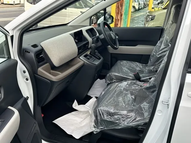 フリード(ホンダ)エアー新車見本展示有 3
