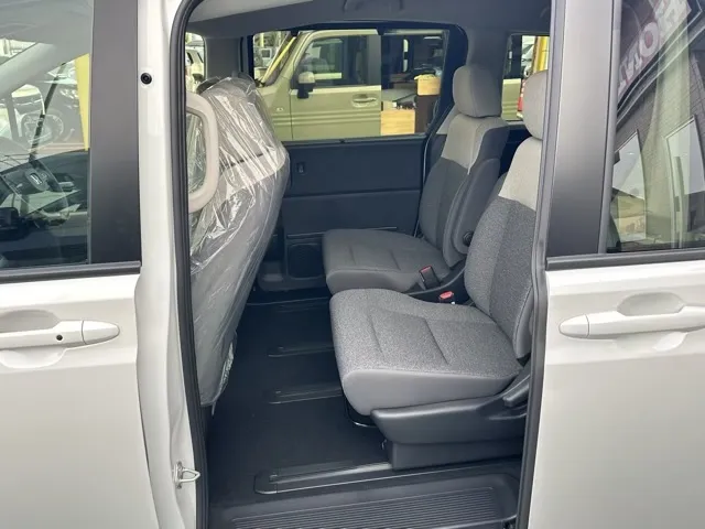 フリード(ホンダ)エアー新車見本展示有 4
