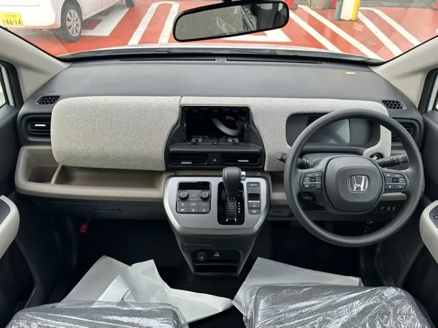 フリード(ホンダ)エアー新車見本展示有 5