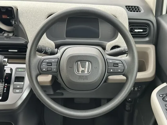 フリード(ホンダ)エアー新車見本展示有 6