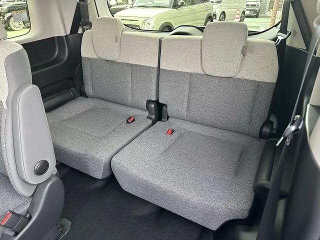 フリード(ホンダ)エアー新車見本展示有 8