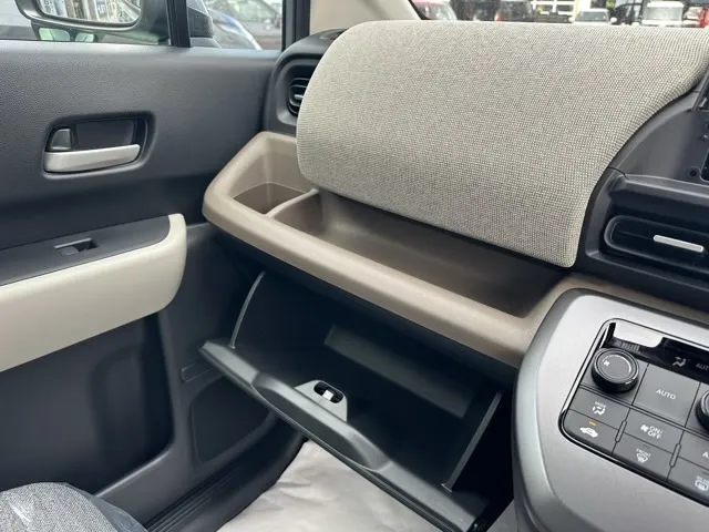 フリード(ホンダ)エアー新車見本展示有 18