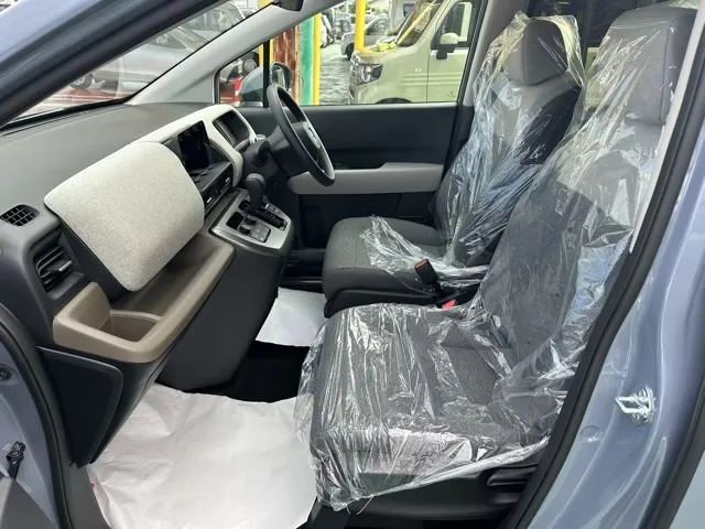 フリード(ホンダ)エアー新車見本展示有 3