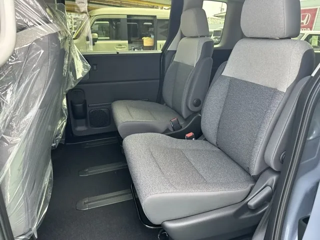 フリード(ホンダ)エアー新車見本展示有 4