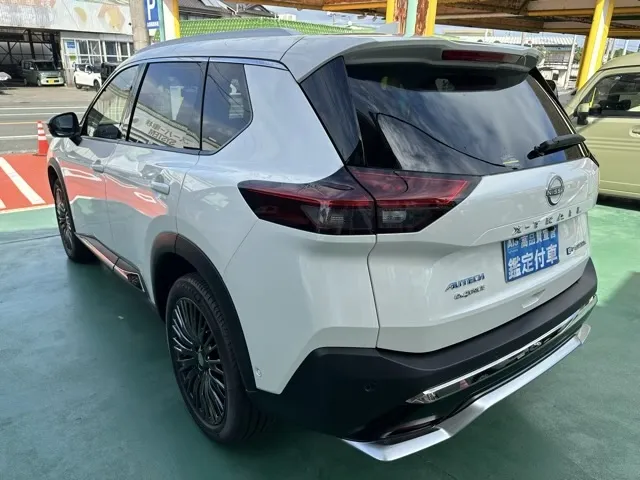 エクストレイル(ニッサン)オーテック e-4ORCE アドバンスドパッケージ登録済未使用車 2