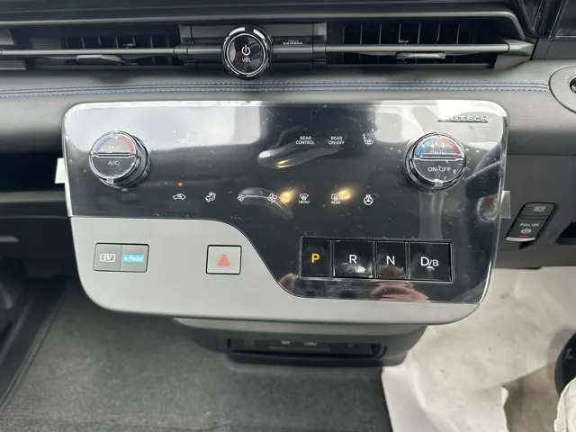 セレナ(ニッサン)eパワー オーテック アラウンドビューモニター 12.3ナビ登録済未使用車 16