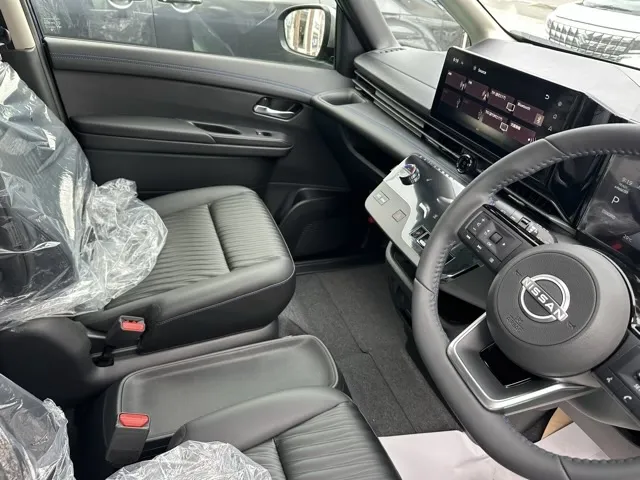 セレナ(ニッサン)eパワー オーテック アラウンドビューモニター 12.3ナビ登録済未使用車 27