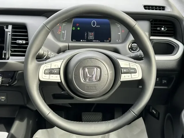 フィット(ホンダ)e：HEV ホーム登録済未使用車 6