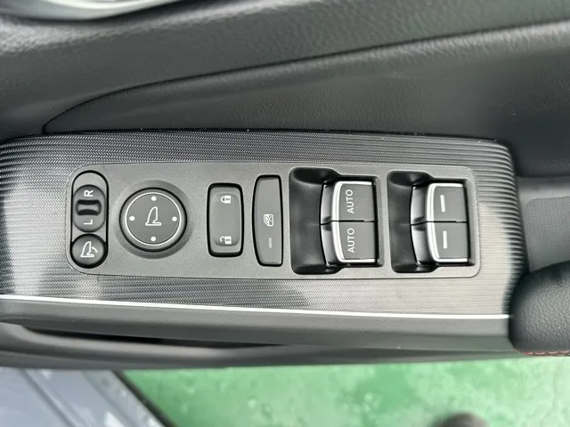 シビック(ホンダ)e：HEV中古車 14