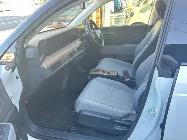 HONDAe(ホンダ)アドバンス中古車 3