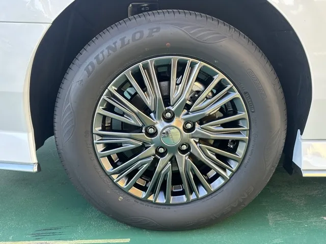 セレナ(ニッサン)eパワー オーテック アラウンドビューモニター 12.3ナビ登録済未使用車 13