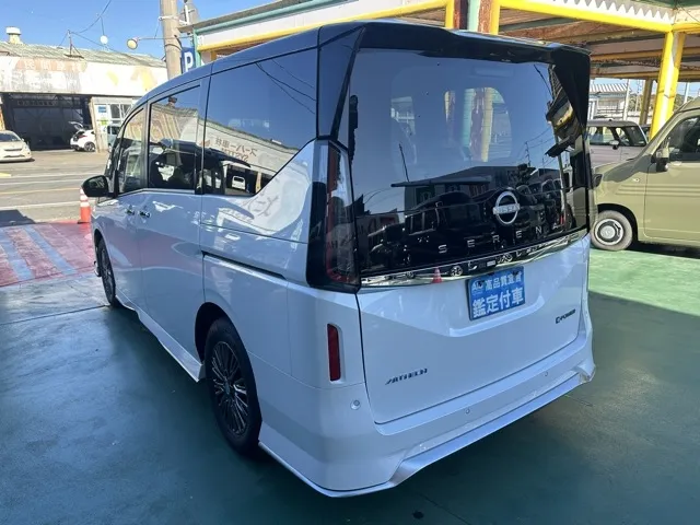 セレナ(ニッサン)eパワー オーテック アラウンドビューモニター 12.3ナビ登録済未使用車 2