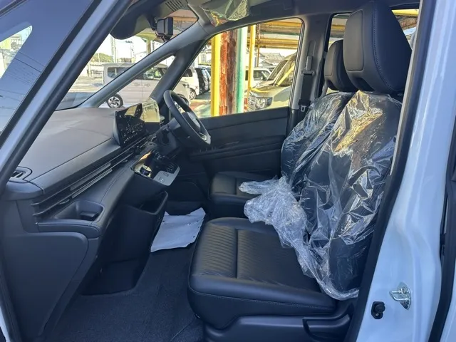 セレナ(ニッサン)eパワー オーテック アラウンドビューモニター 12.3ナビ登録済未使用車 3