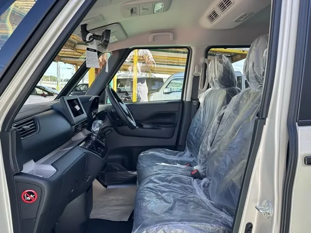デリカミニ(三菱)Tプレミアム届出済未使用車 3