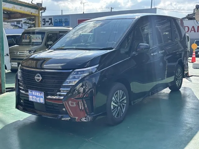 セレナ(ニッサン)ハイウェイスターV アラウンドビューモニター登録済未使用車 1