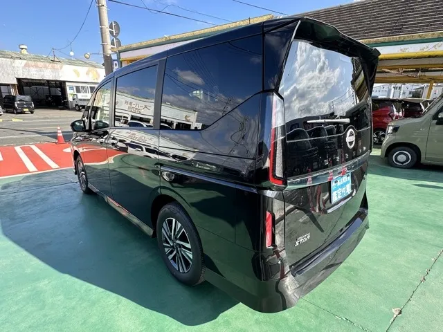セレナ(ニッサン)ハイウェイスターV アラウンドビューモニター登録済未使用車 2