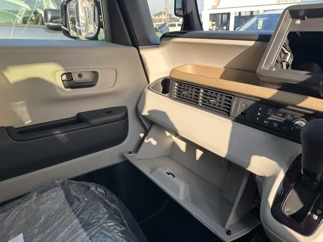 N-BOX(ホンダ)N-BOX コンフォートＰ届出済未使用車 18