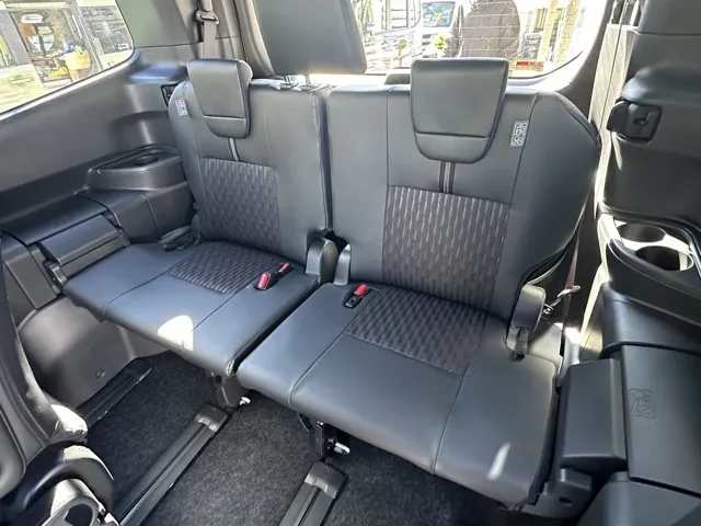 ノア(トヨタ)S-Z 7人 Dオーディオ＋ ユニバステップ ドライビングサポート登録済未使用車 6