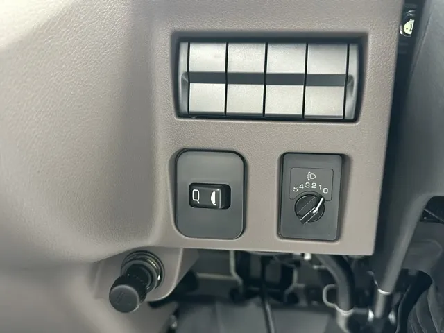 キャンター(三菱)全低床キョウカダンプ ３ｔレンタ登録済未使用車 18