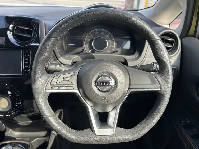 ノート(ニッサン)eパワー メダリスト中古車 6