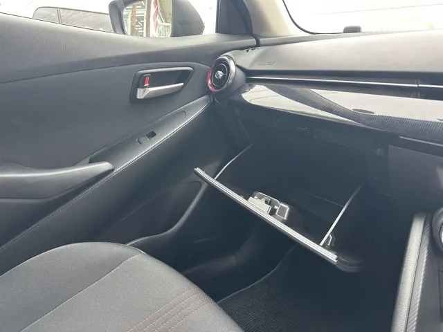 MAZDA2(マツダ)15スポルト中古車 20