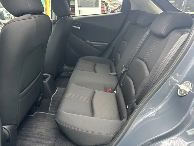 MAZDA2(マツダ)15スポルト中古車 4