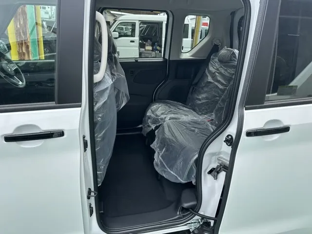 デリカミニ(三菱)Gプレミアム届出済未使用車 6