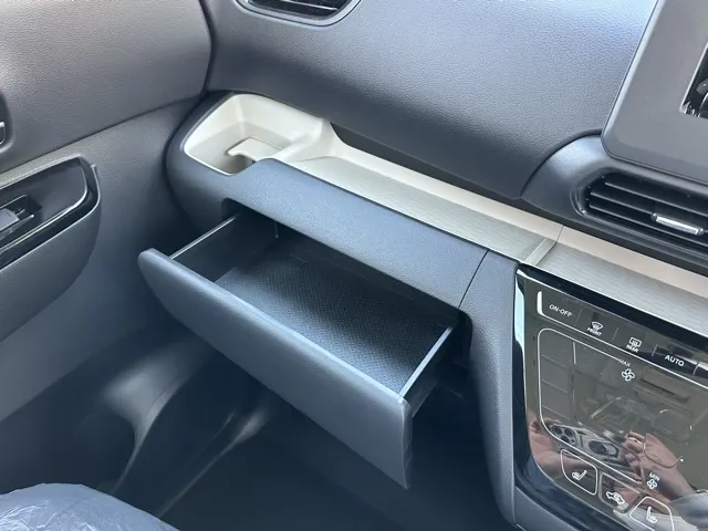 デリカミニ(三菱)Tプレミアム ４WD届出済未使用車 25