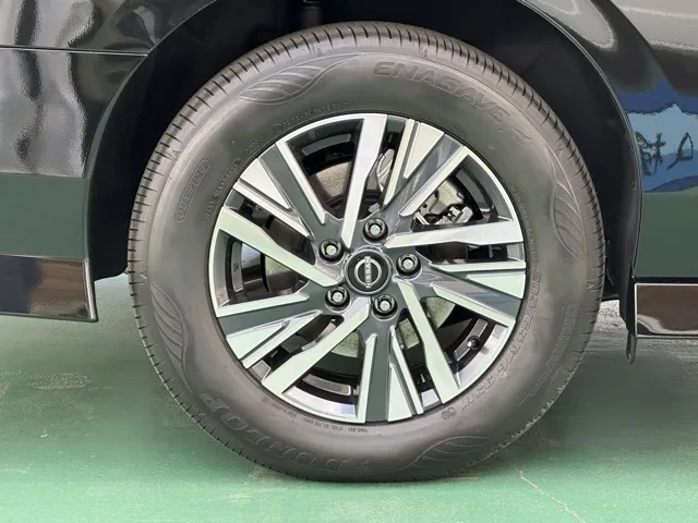 セレナ(ニッサン)e-4ORCE ハイウェイスターV 12.3ナビ登録済未使用車 14